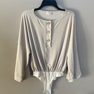 Peach Love California relaxed fit bodysuit blouse top 3 button / drop sleeves S